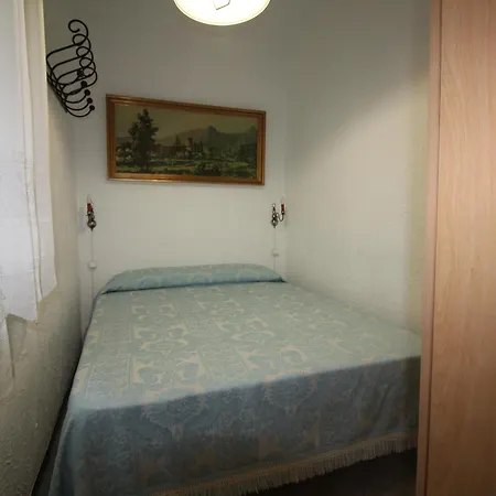 Grifeu 6 - Situado Muy Cerca De La Playa De Cap Ras, 6 Personas - Es-228-195 *