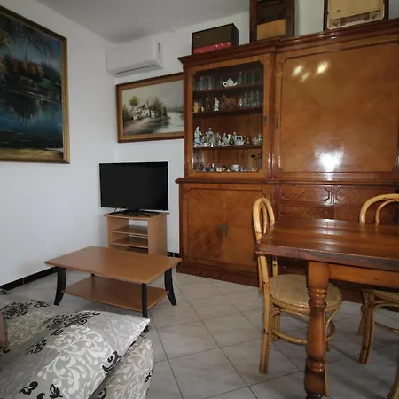Grifeu 6 - Situado Muy Cerca De La Playa De Cap Ras, 6 Personas - Es-228-195 Apartment Llanca